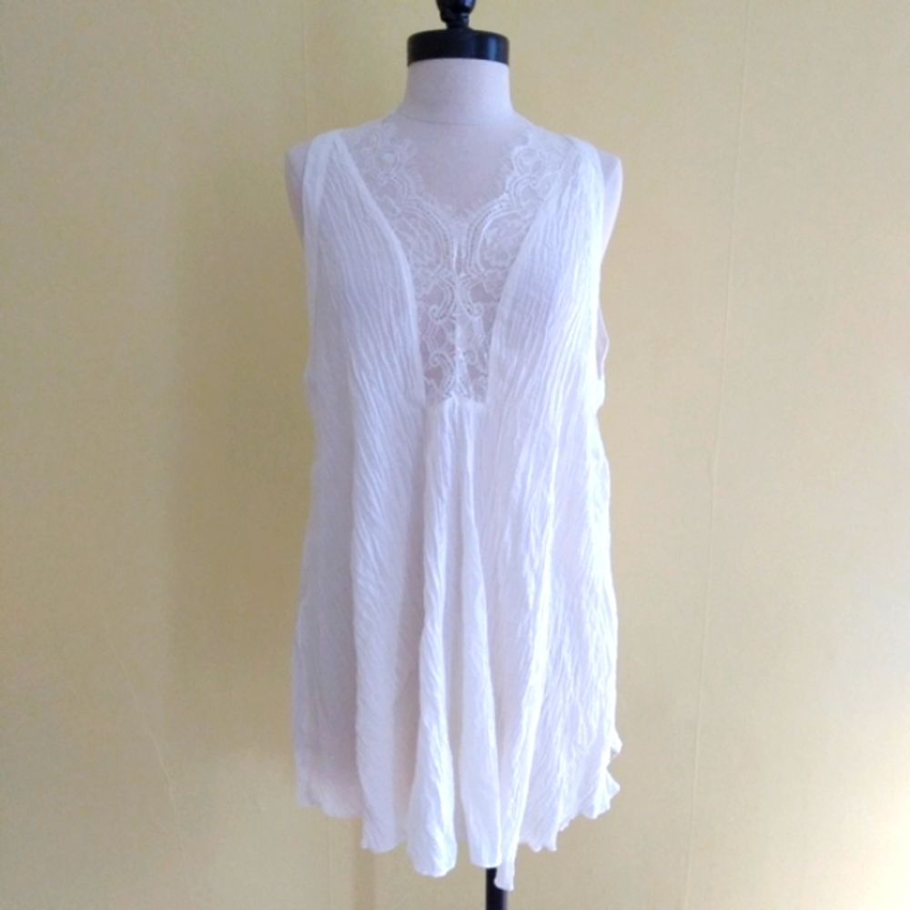 Winwin Lace Sleeveless Top